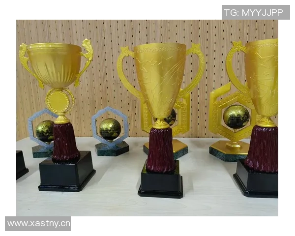 弗拉门戈球迷欢庆夺冠喜悦中奖杯疑似受损引发关注