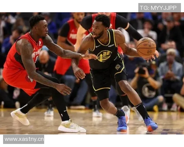 维金斯半场表现平平三分球和罚球均未命中仅得10分