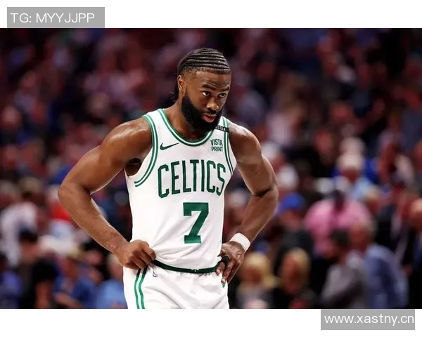 杰伦布朗狂砍42分展现超强火力次节独得18分助球队逆转局势